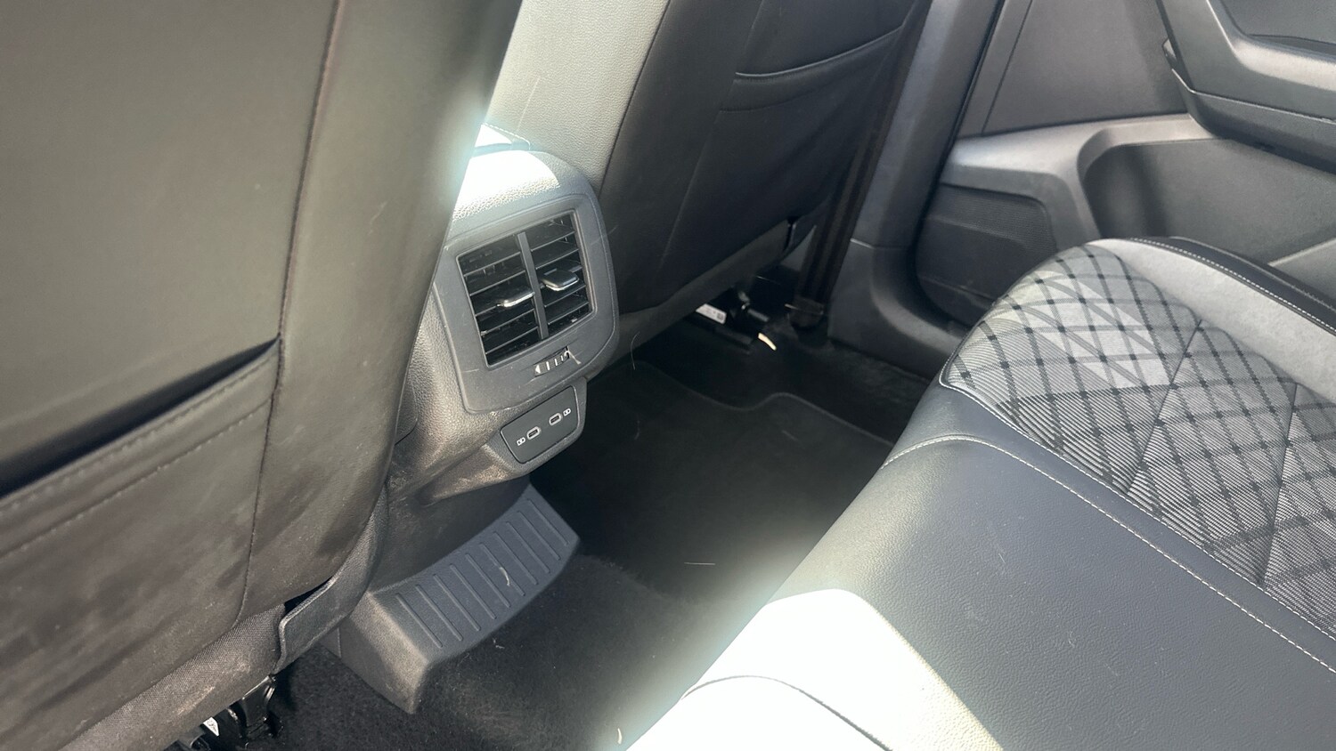 Used Volkswagen T-Roc 2024 for sale - 77931534: Photo 24