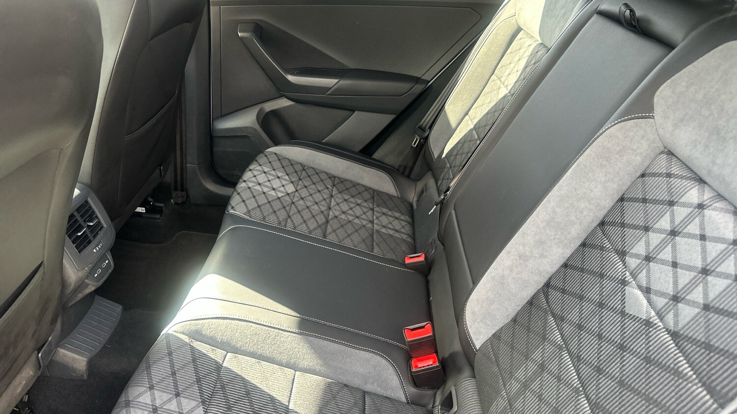 Used Volkswagen T-Roc 2024 for sale - 77931534: Photo 25