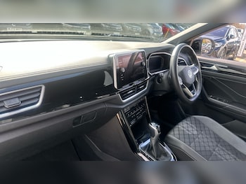 Used Volkswagen T-Roc 2024 for sale - 77931534: Photo