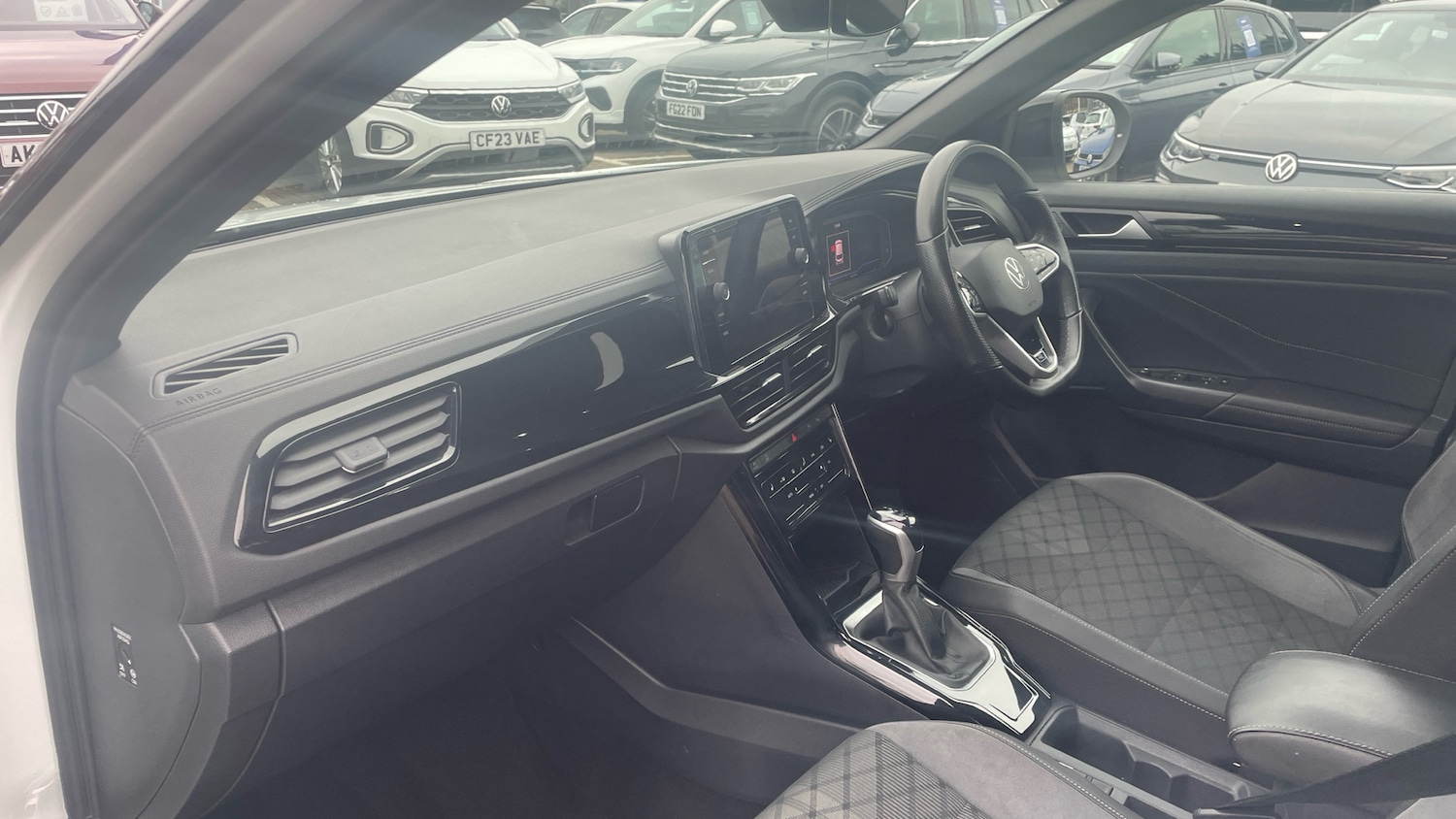 Used Volkswagen T-Roc 2022 for sale - 77578646: Photo 2