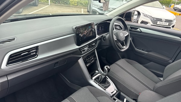 Used Volkswagen T-Roc 2025 for sale - 76253876: Photo 2