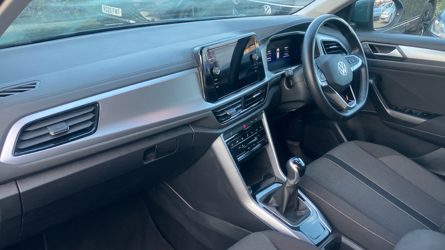 Used Volkswagen T-Roc 2023 for sale - 76980746: Photo 2