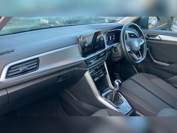 Used Volkswagen T-Roc 2023 for sale - 76980746: Photo