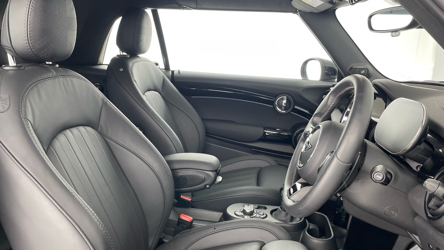 Used MINI Convertible 2022 for sale - 76532069: Photo 11