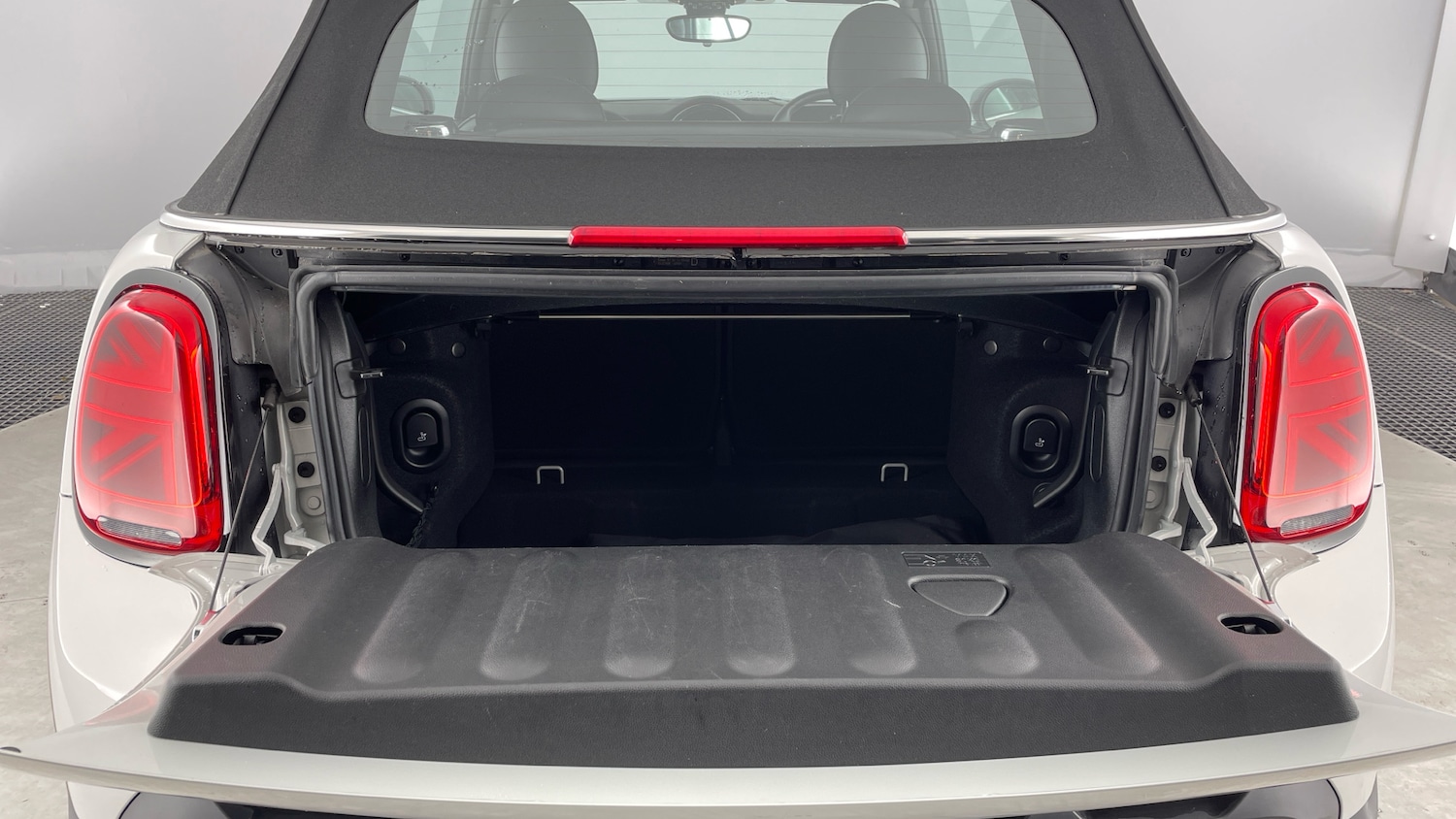 Used MINI Convertible 2022 for sale - 76532069: Photo 13