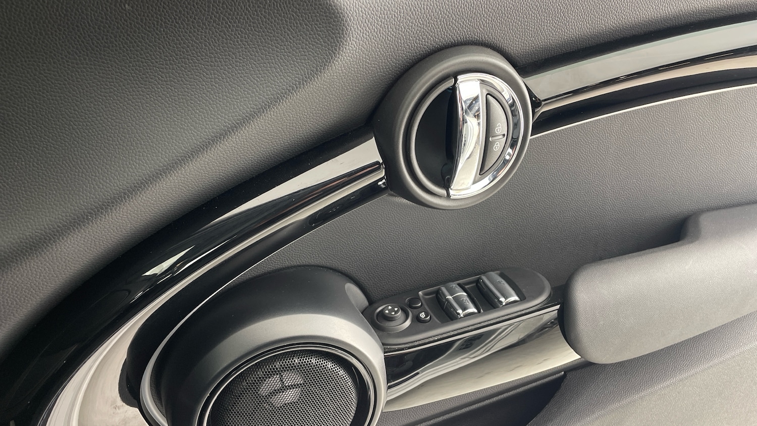 Used MINI Convertible 2022 for sale - 76532069: Photo 20