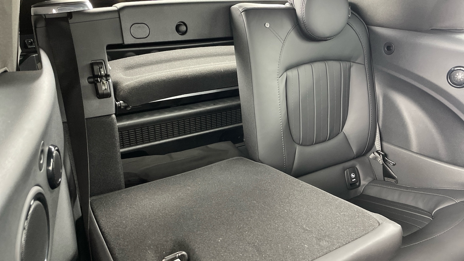 Used MINI Convertible 2022 for sale - 76532069: Photo 51