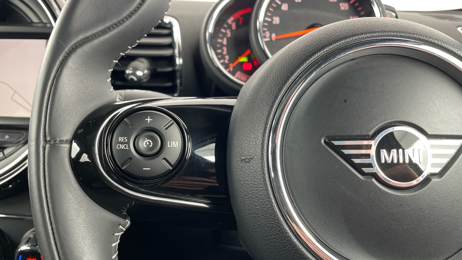 Used MINI Clubman 2019 for sale - 76877803: Photo 17