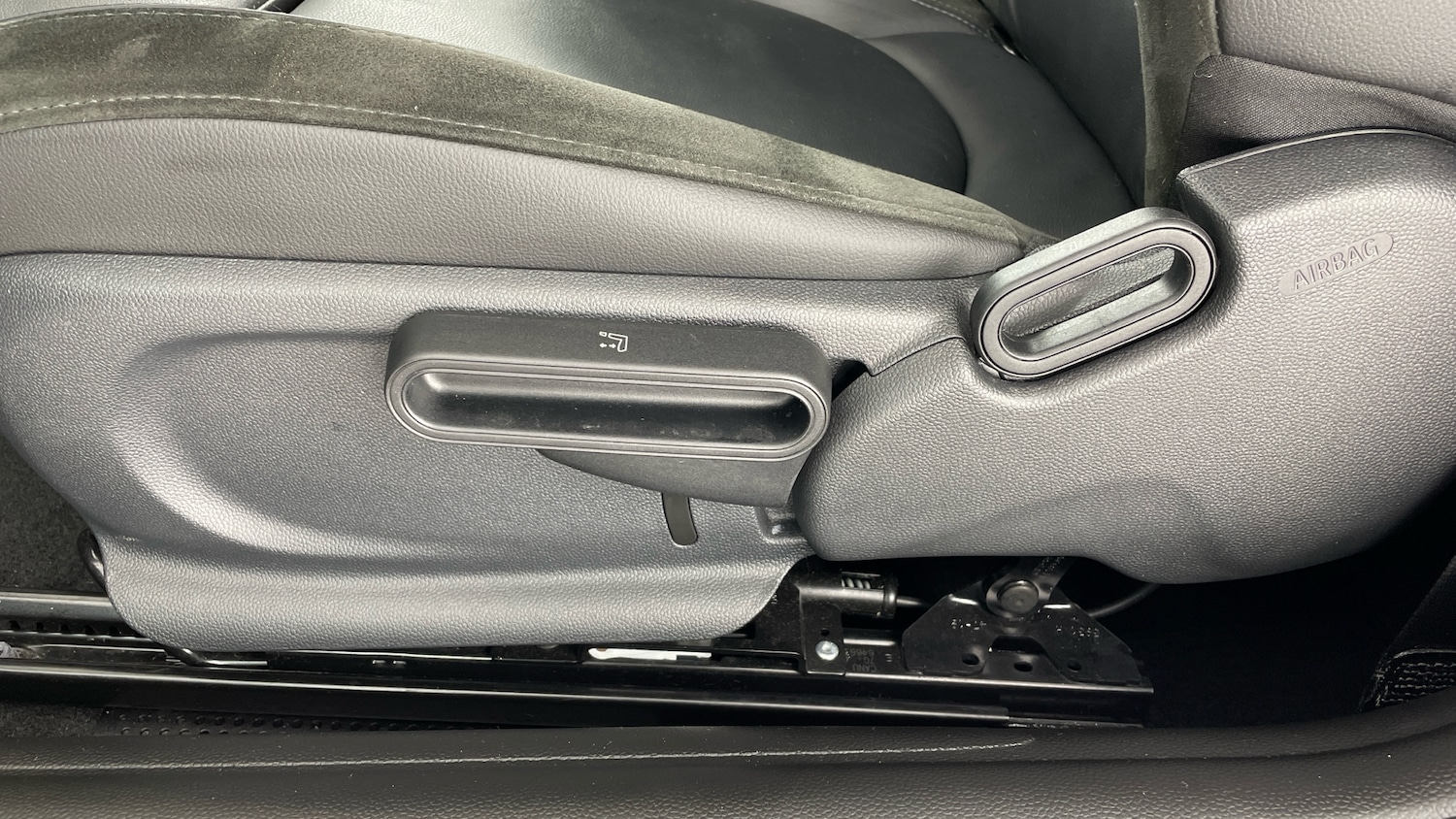 Used MINI Hatch 2020 for sale - 76858667: Photo 27