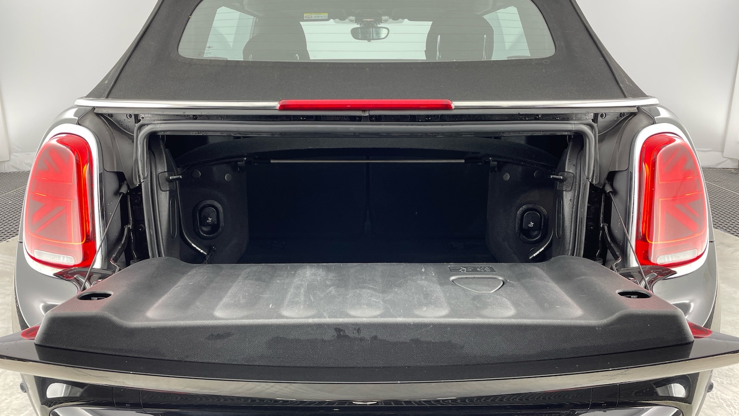 Used MINI Convertible 2018 for sale - 77544551: Photo 13