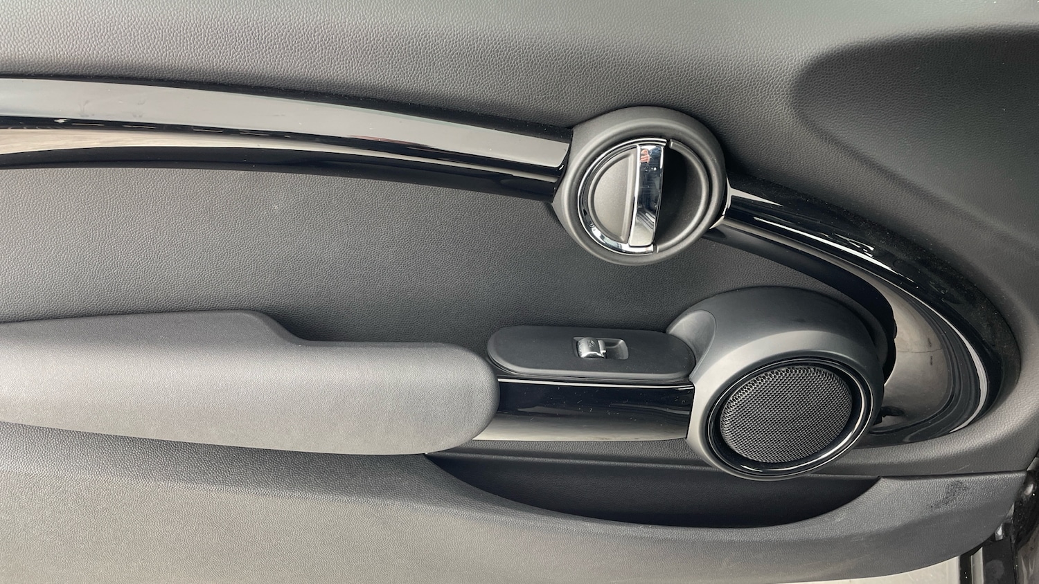 Used MINI Convertible 2018 for sale - 77544551: Photo 27