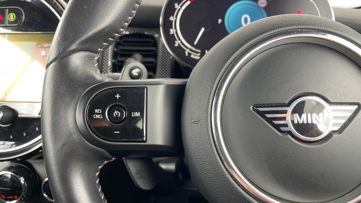 Used MINI Convertible 2023 for sale - 76799043: Photo 17