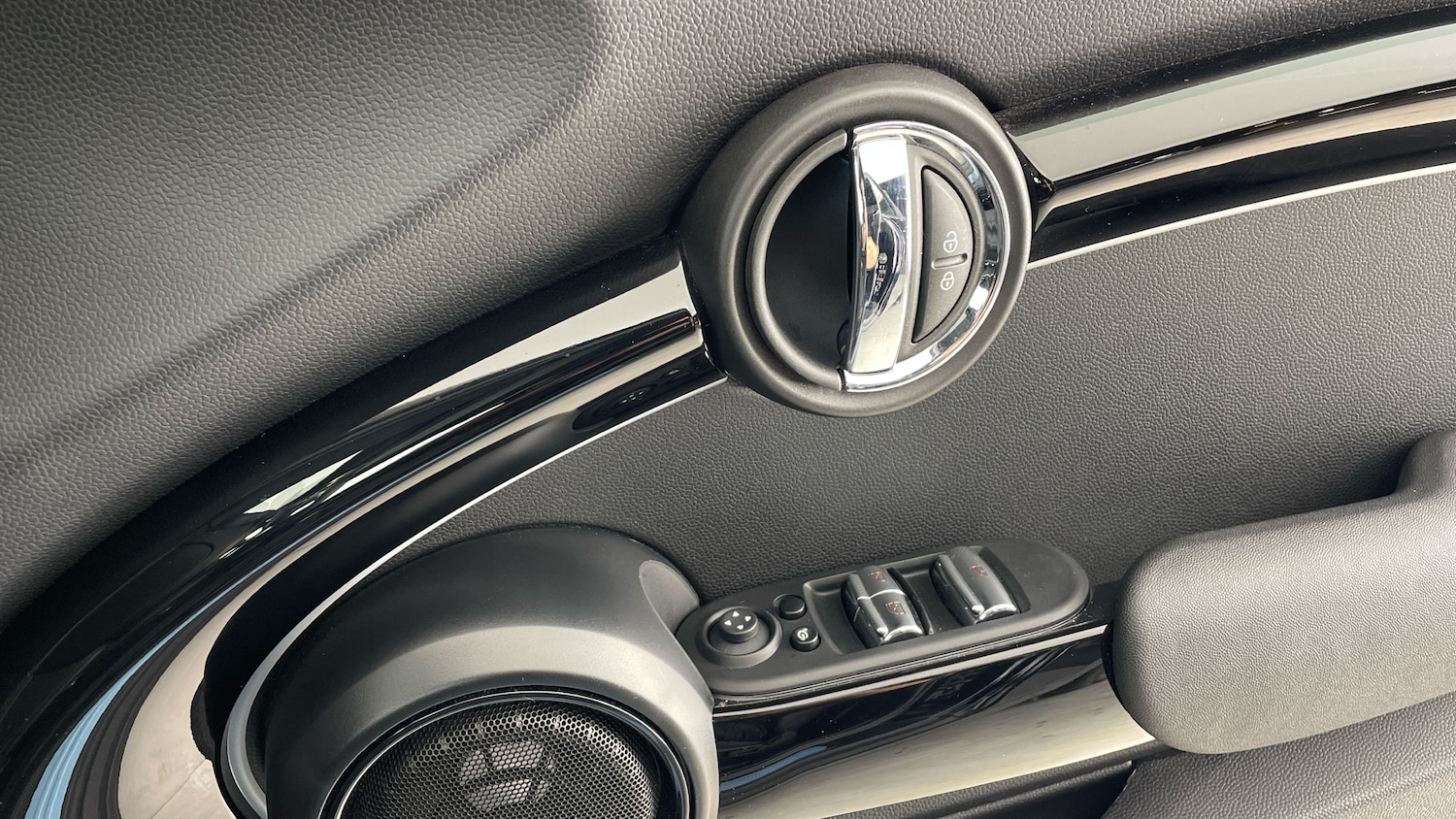 Used MINI Convertible 2023 for sale - 76799043: Photo 20