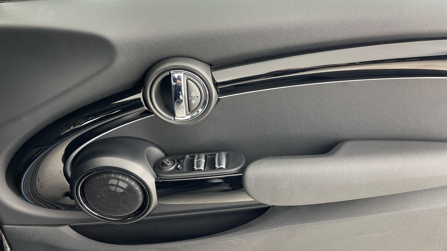 Used MINI Convertible 2023 for sale - 76799043: Photo 43