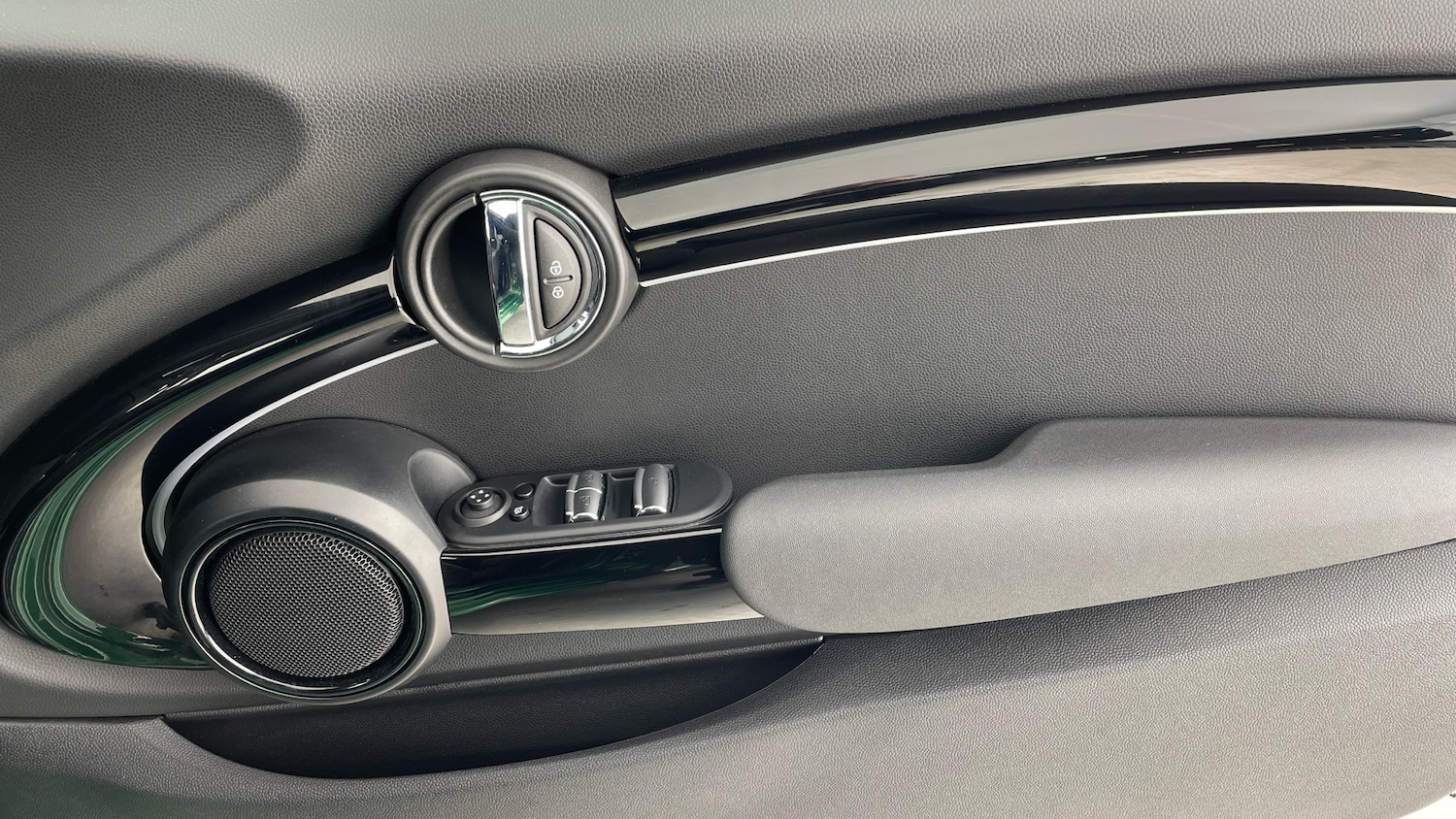 Used MINI Convertible 2023 for sale - 77367524: Photo 41