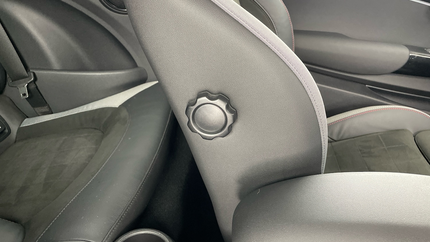 Used MINI Convertible 2023 for sale - 77367524: Photo 46