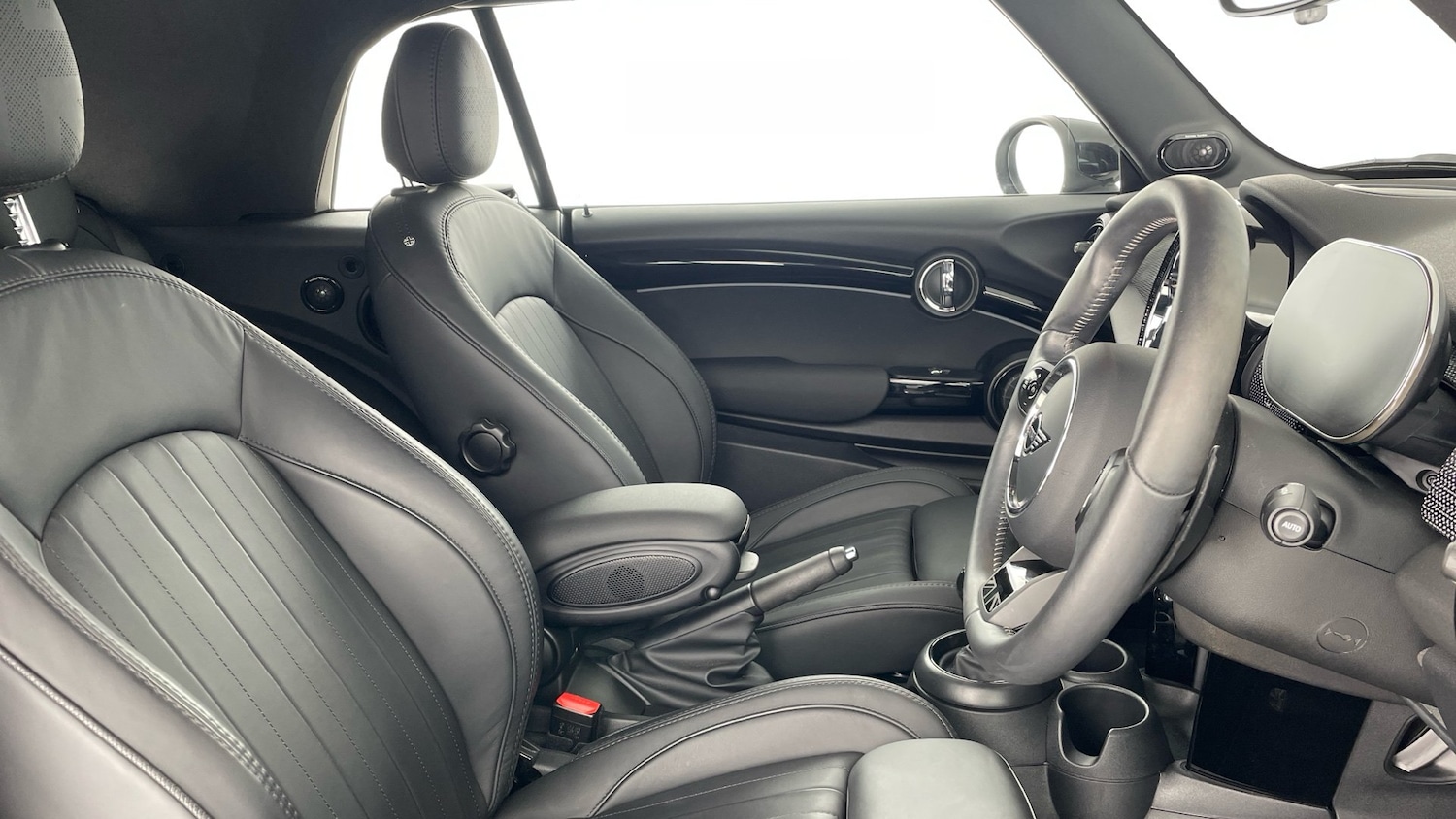 Used MINI Convertible 2023 for sale - 76405148: Photo 11