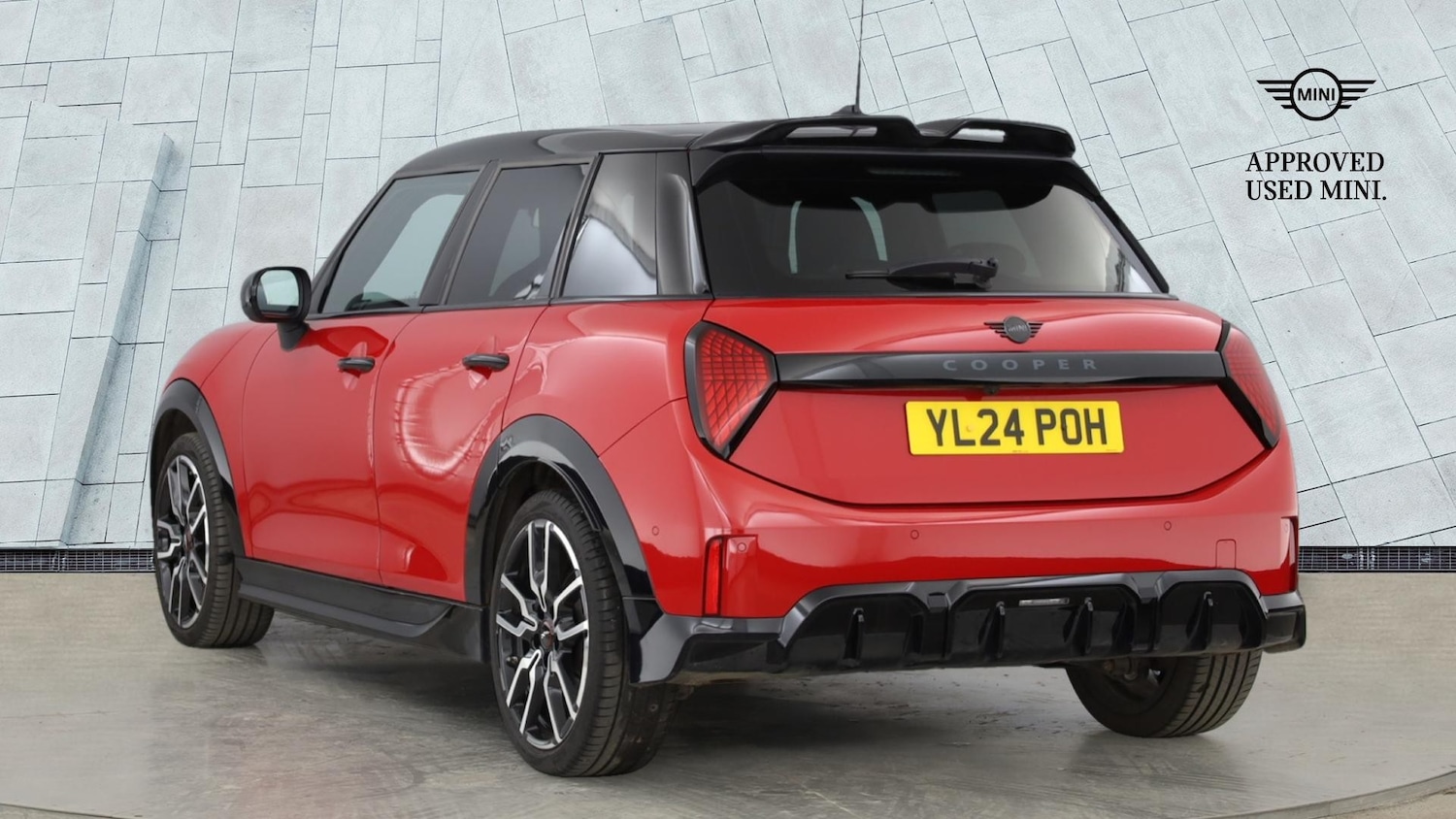 Used MINI Cooper 2024 for sale - 77107483: Photo 2