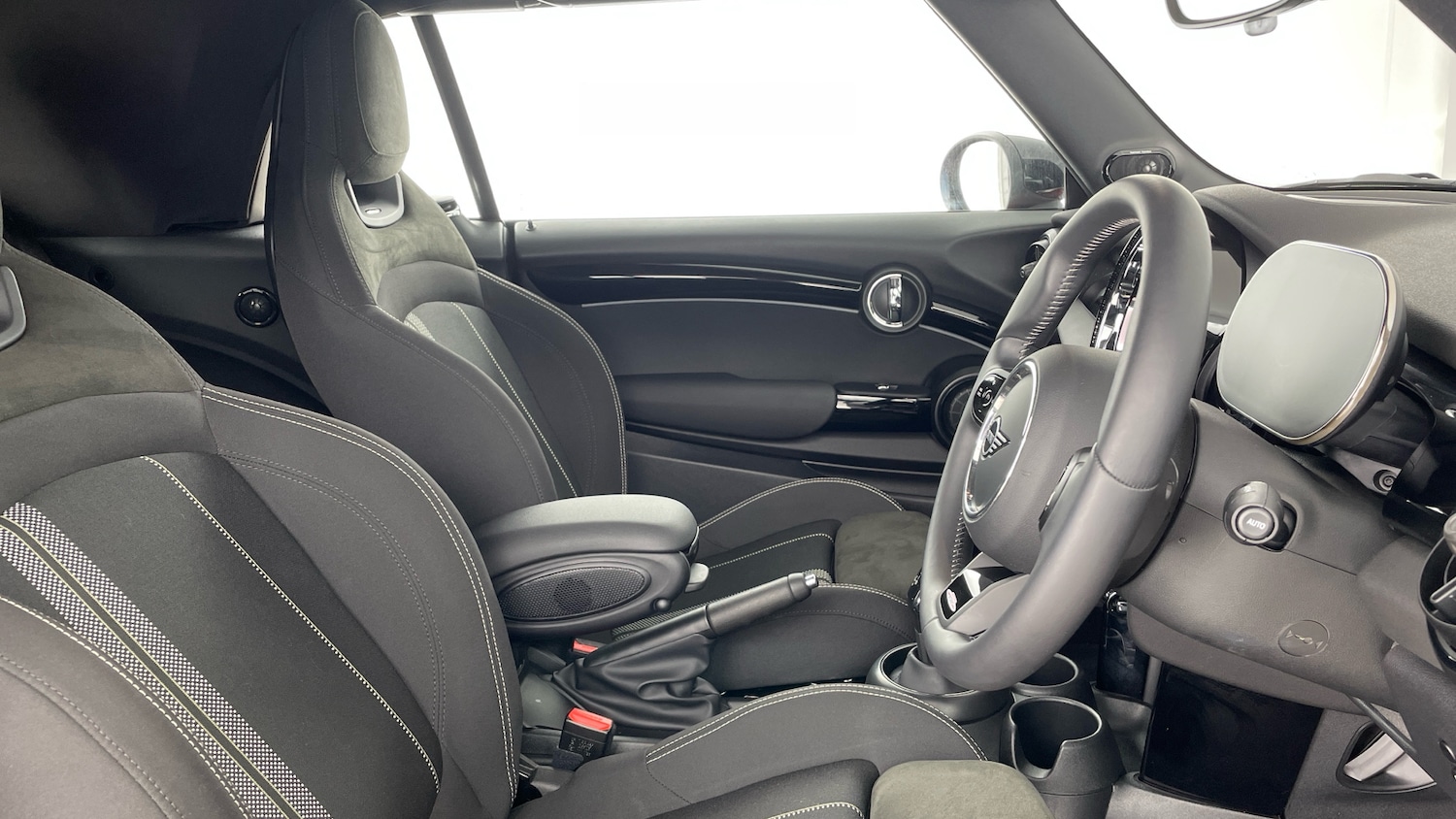 Used MINI Convertible 2024 for sale - 77963061: Photo 11