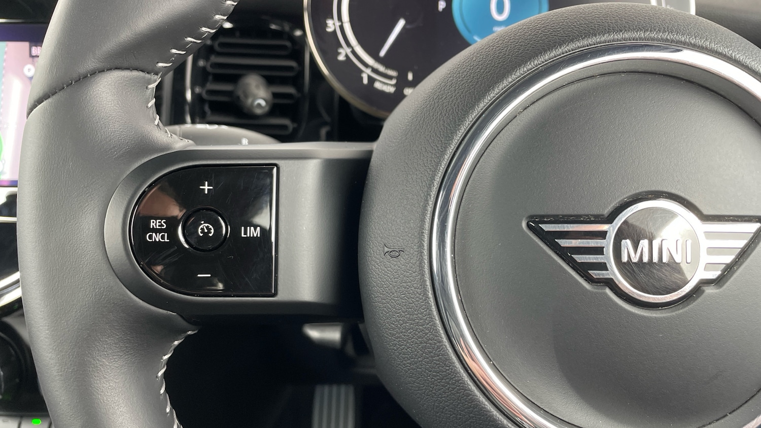 Used MINI Convertible 2024 for sale - 77963061: Photo 17