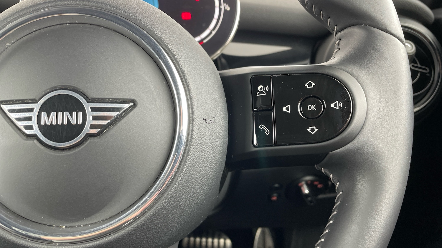 Used MINI Convertible 2024 for sale - 77963061: Photo 18