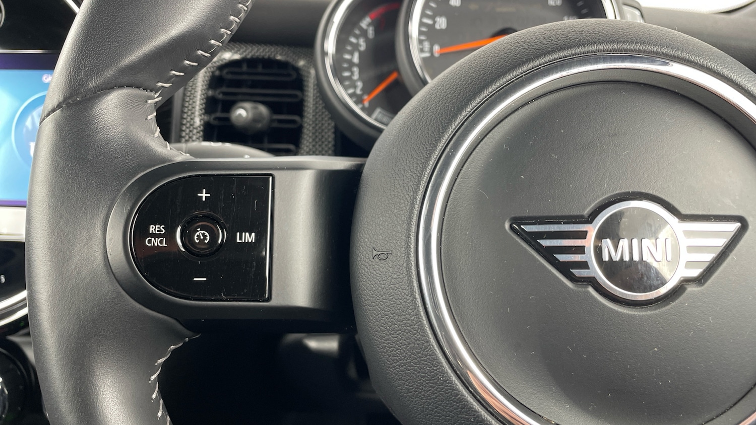 Used MINI Convertible 2022 for sale - 76196377: Photo 17