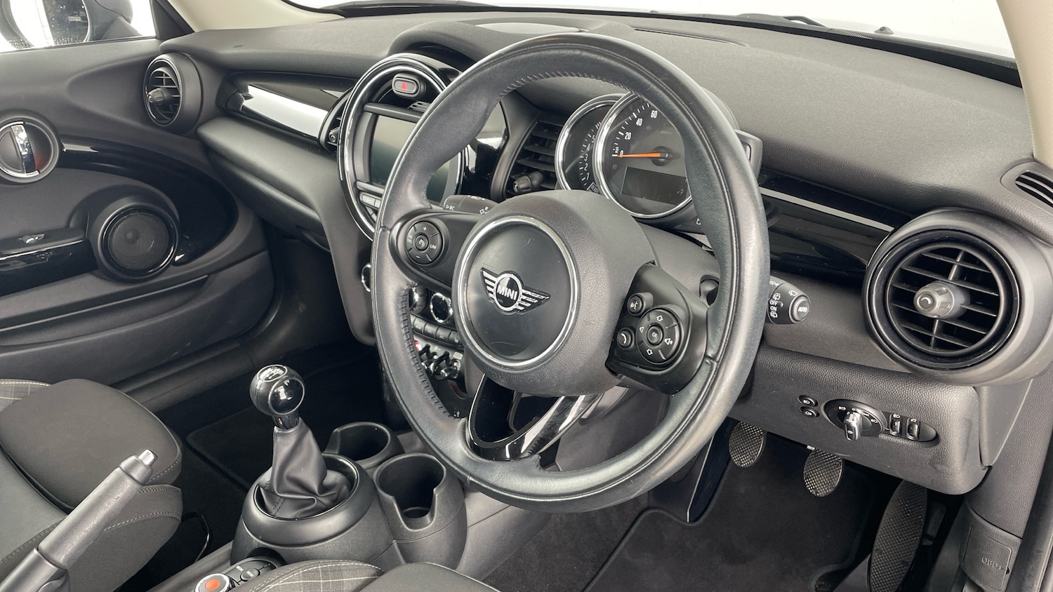 Used MINI Hatch 2018 for sale - 76544251: Photo 6