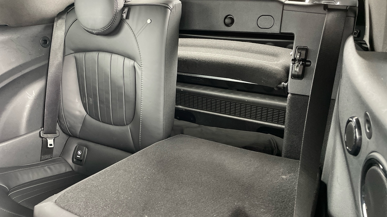 Used MINI Convertible 2023 for sale - 77568270: Photo 37