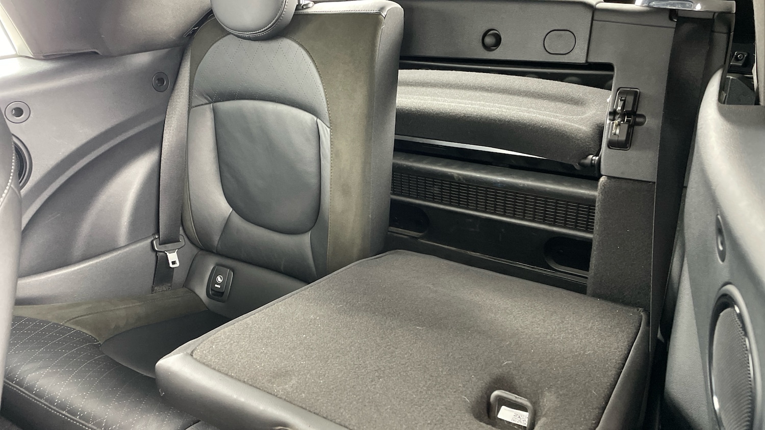 Used MINI Convertible 2019 for sale - 76564922: Photo 35