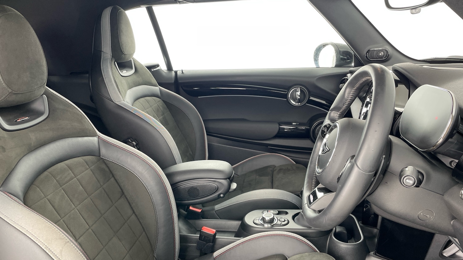 Used MINI Convertible 2024 for sale - 77125619: Photo 11