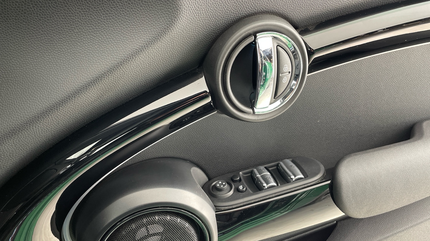 Used MINI Convertible 2024 for sale - 77125619: Photo 20