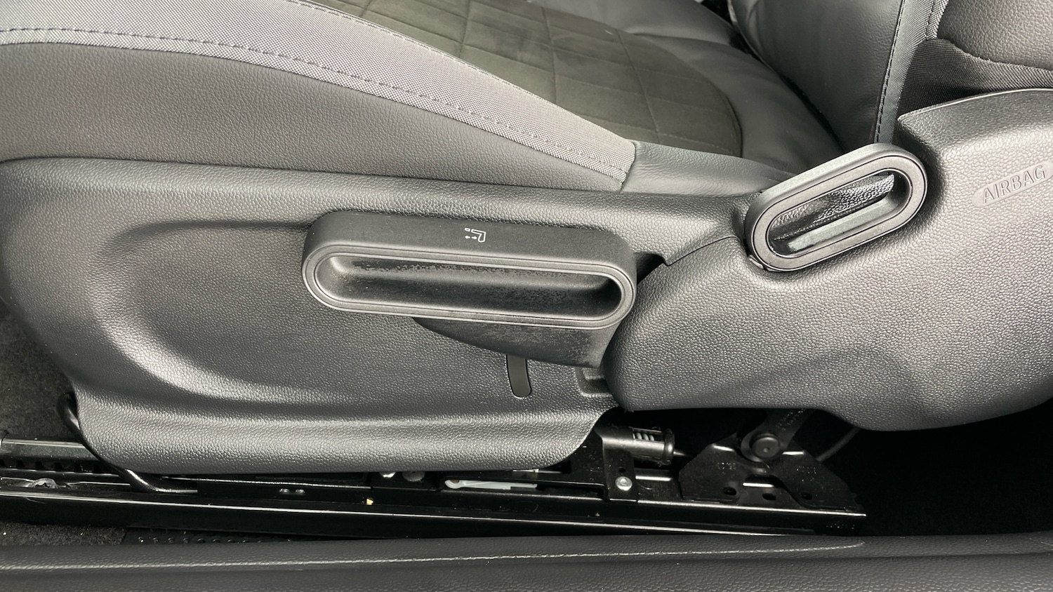 Used MINI Convertible 2024 for sale - 77125619: Photo 28