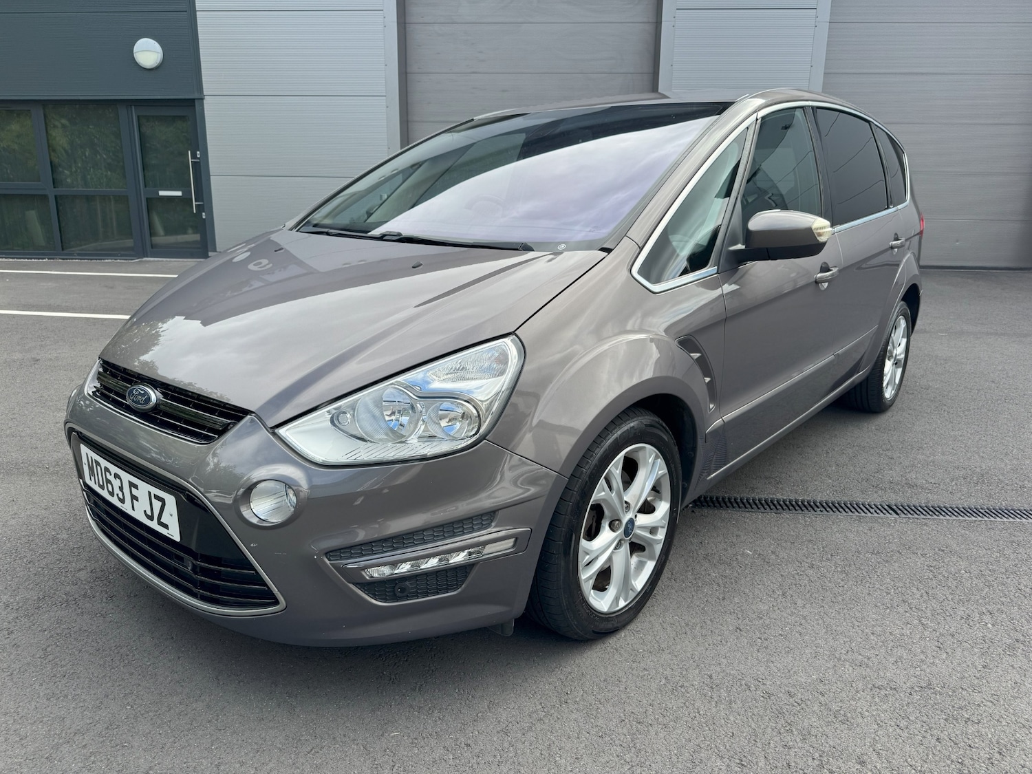 Used Ford S-Max 2014 for sale - 76170972: Photo 2