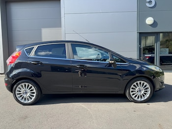 Used Ford Fiesta 2015 for sale - 76070589: Photo