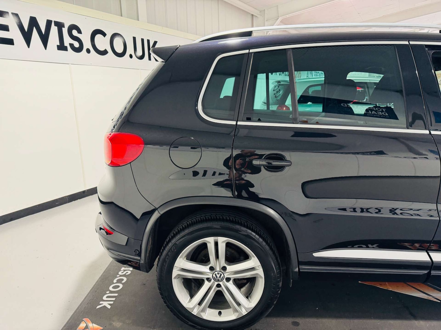 Used Volkswagen Tiguan 2015 for sale - 77717750: Photo 11