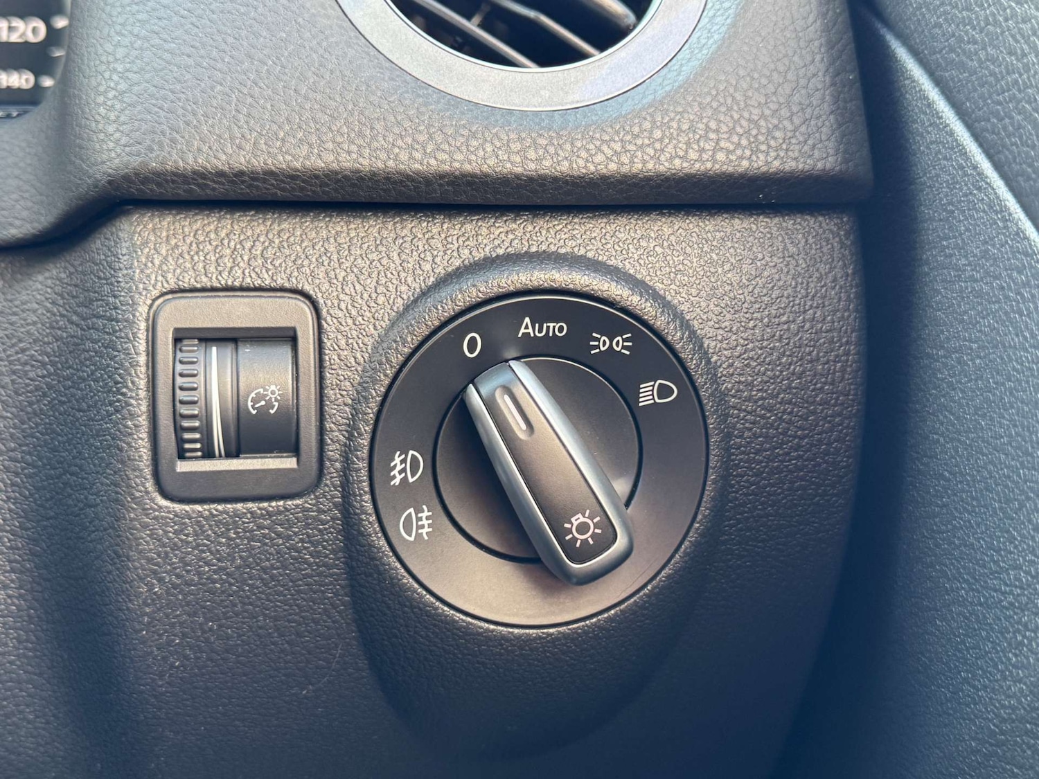 Used Volkswagen Tiguan 2015 for sale - 77717750: Photo 61