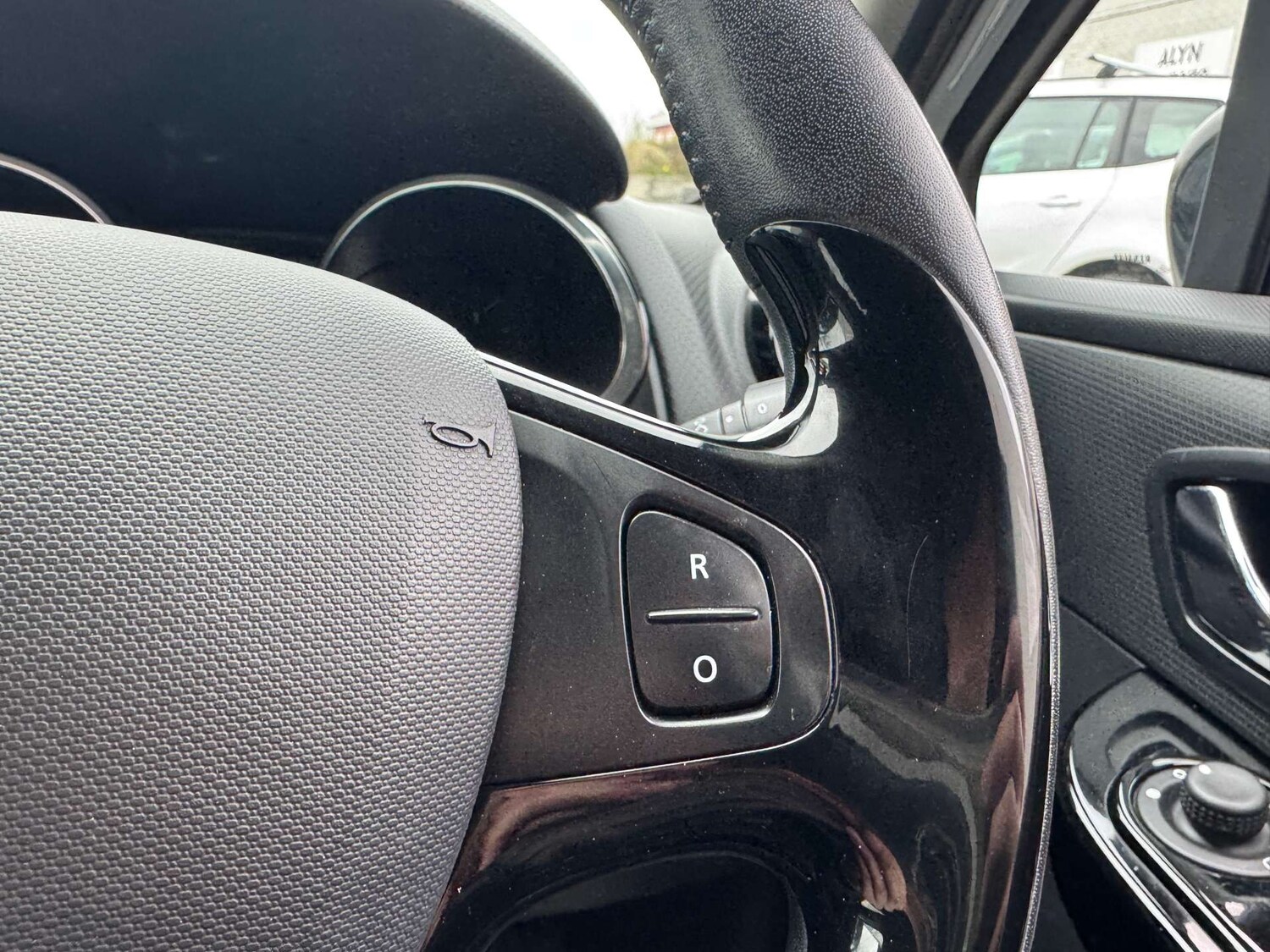 Used Renault Clio 2014 for sale - 78091335: Photo 47