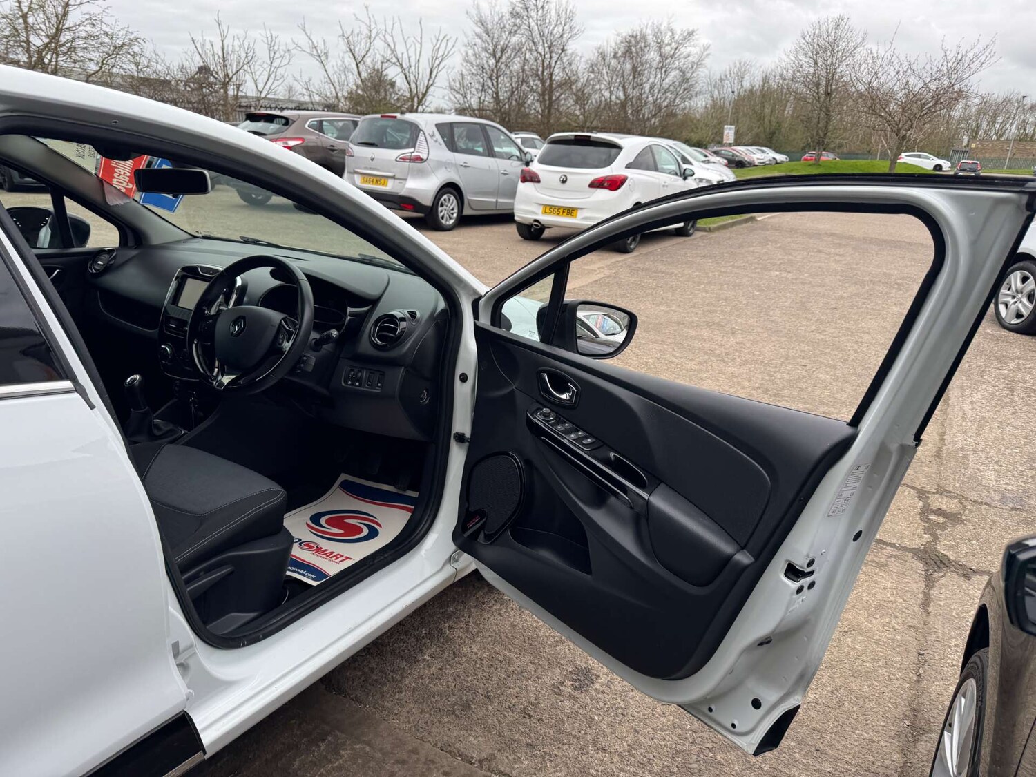 Used Renault Clio 2014 for sale - 78091335: Photo 49