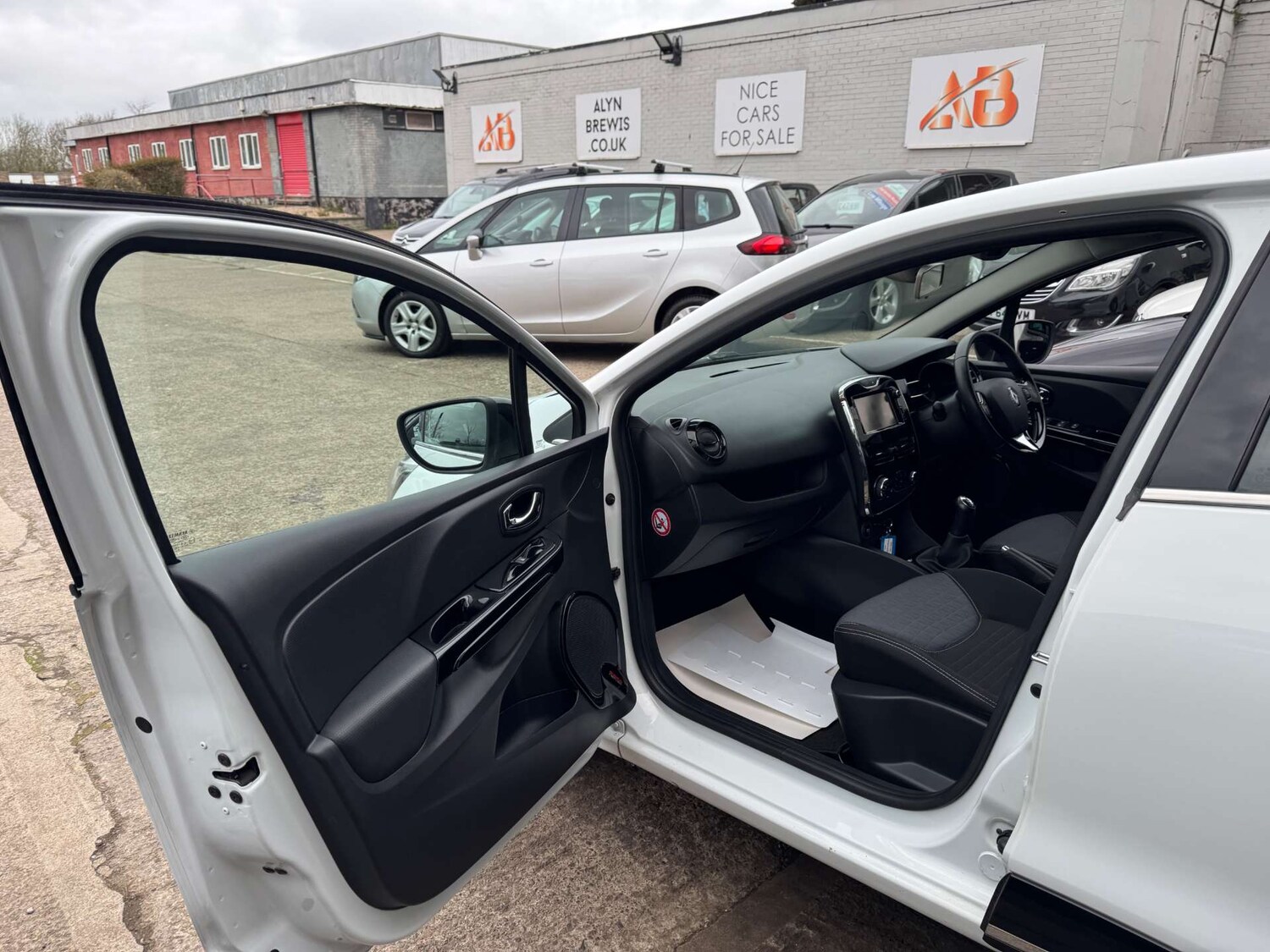 Used Renault Clio 2014 for sale - 78091335: Photo 50