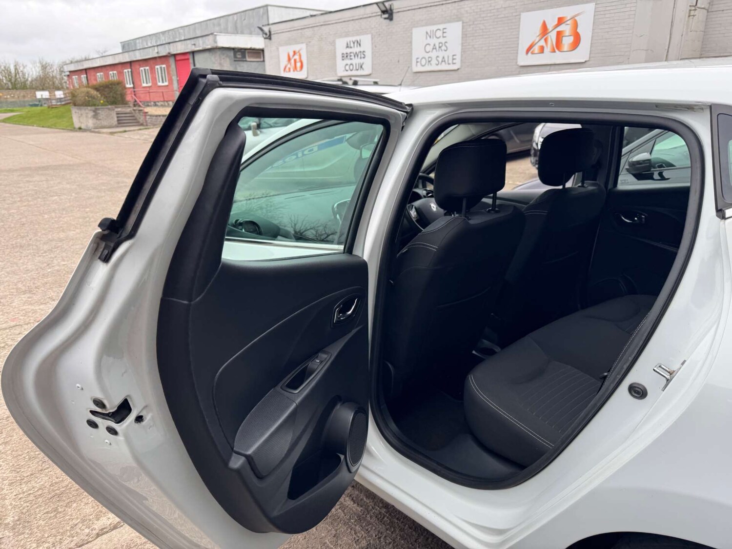 Used Renault Clio 2014 for sale - 78091335: Photo 51