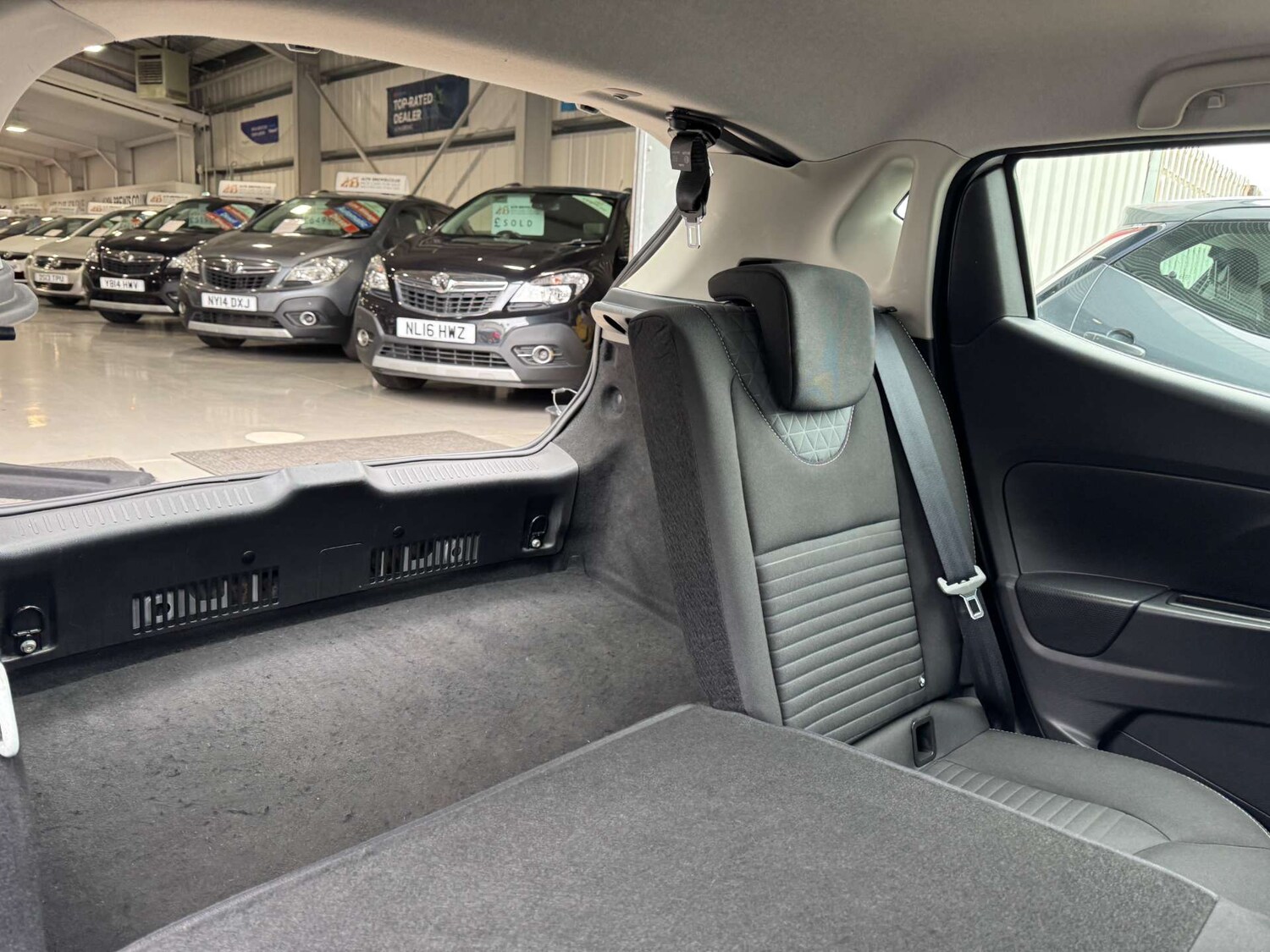 Used Renault Clio 2014 for sale - 78091335: Photo 59