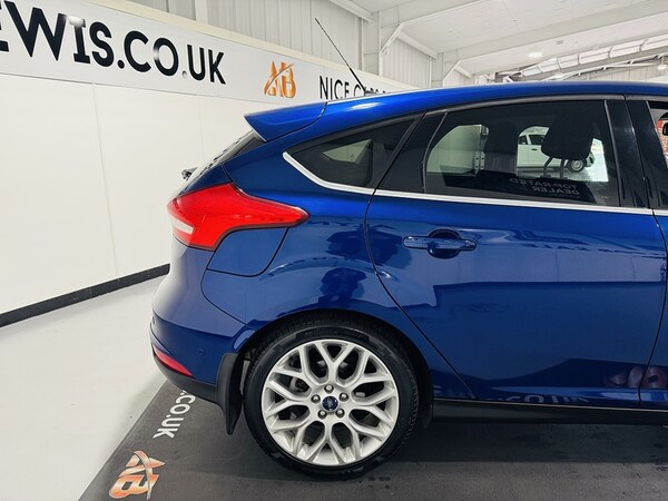 Used Ford Focus 2015 for sale - 76069255: Photo 11