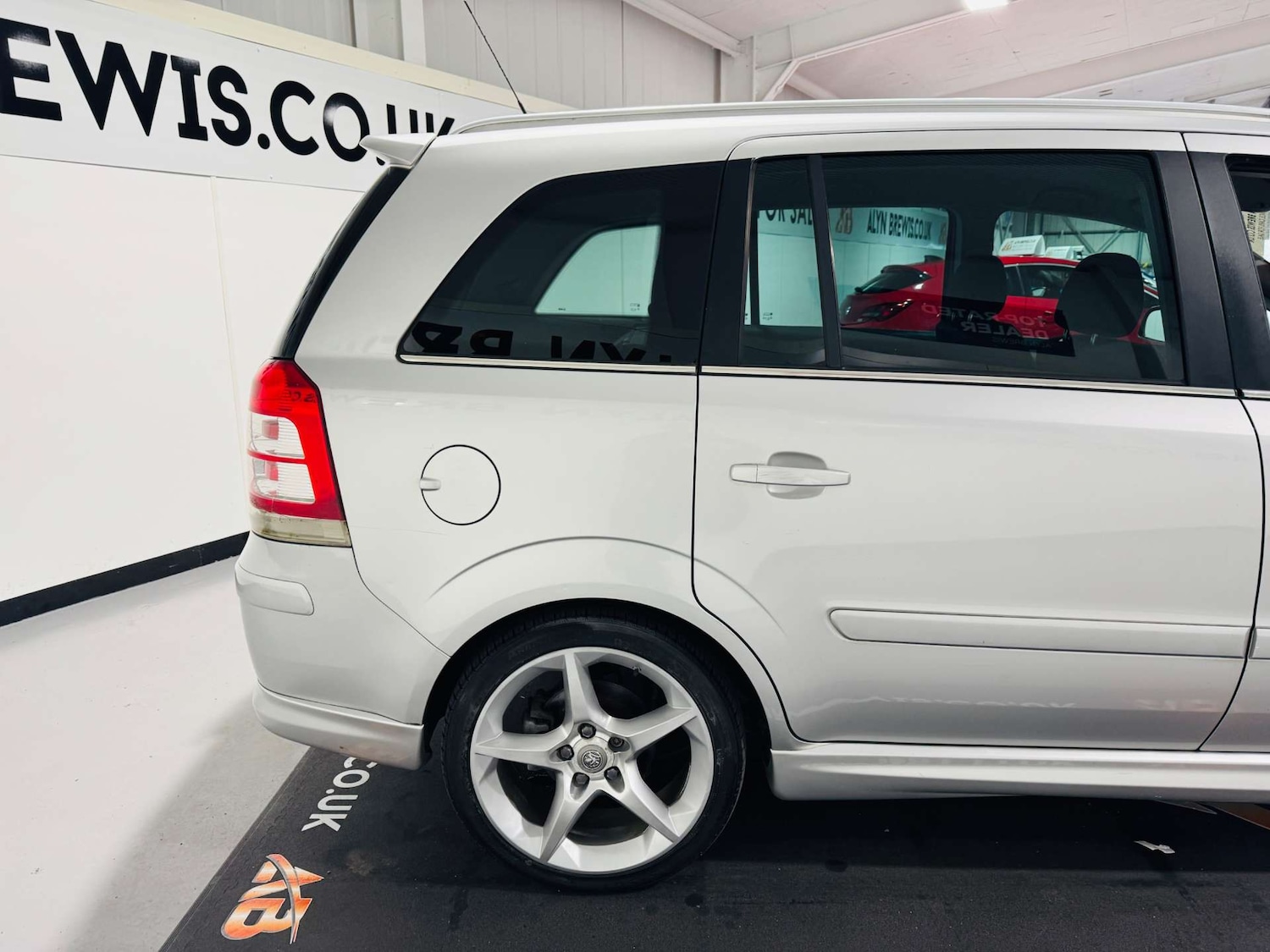 Used Vauxhall Zafira 2010 for sale - 77693811: Photo 11
