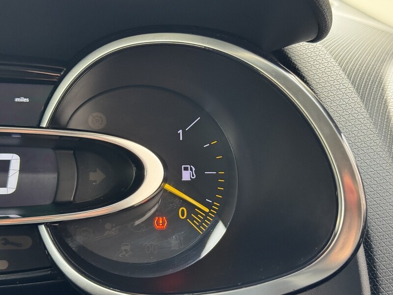 Used Renault Clio 2015 for sale - 76845891: Photo 40