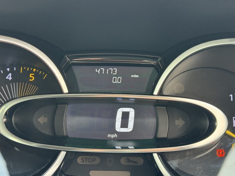 Used Renault Clio 2015 for sale - 76845891: Photo 41