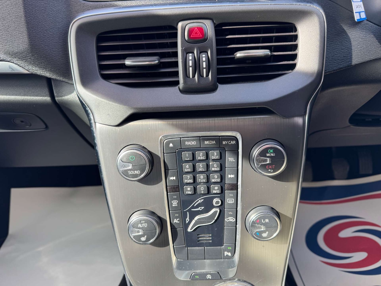 Used Volvo V40 2013 for sale - 78053753: Photo 42