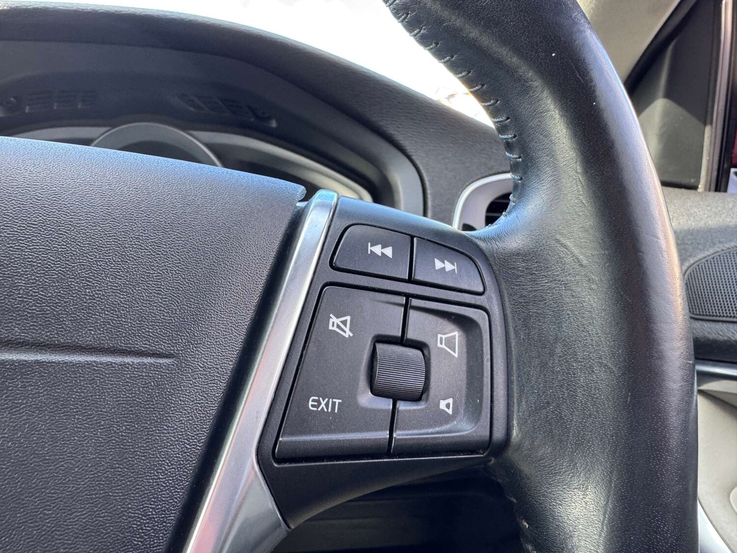 Used Volvo V40 2013 for sale - 78053753: Photo 46