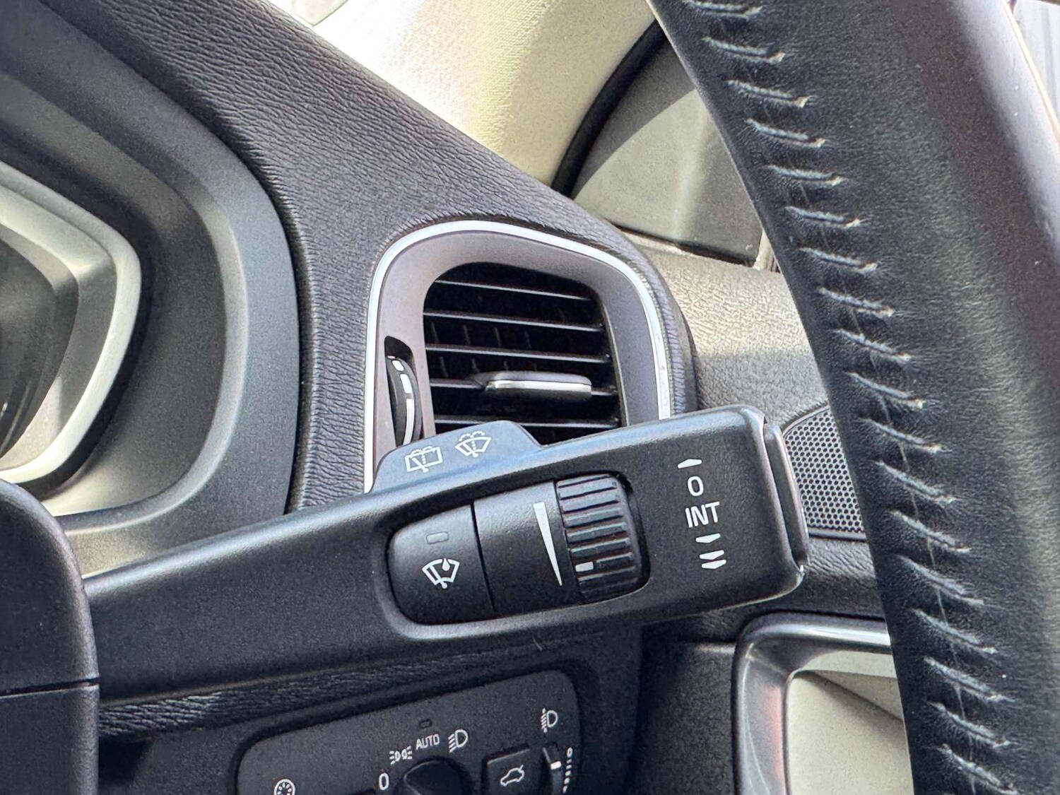 Used Volvo V40 2013 for sale - 78053753: Photo 48