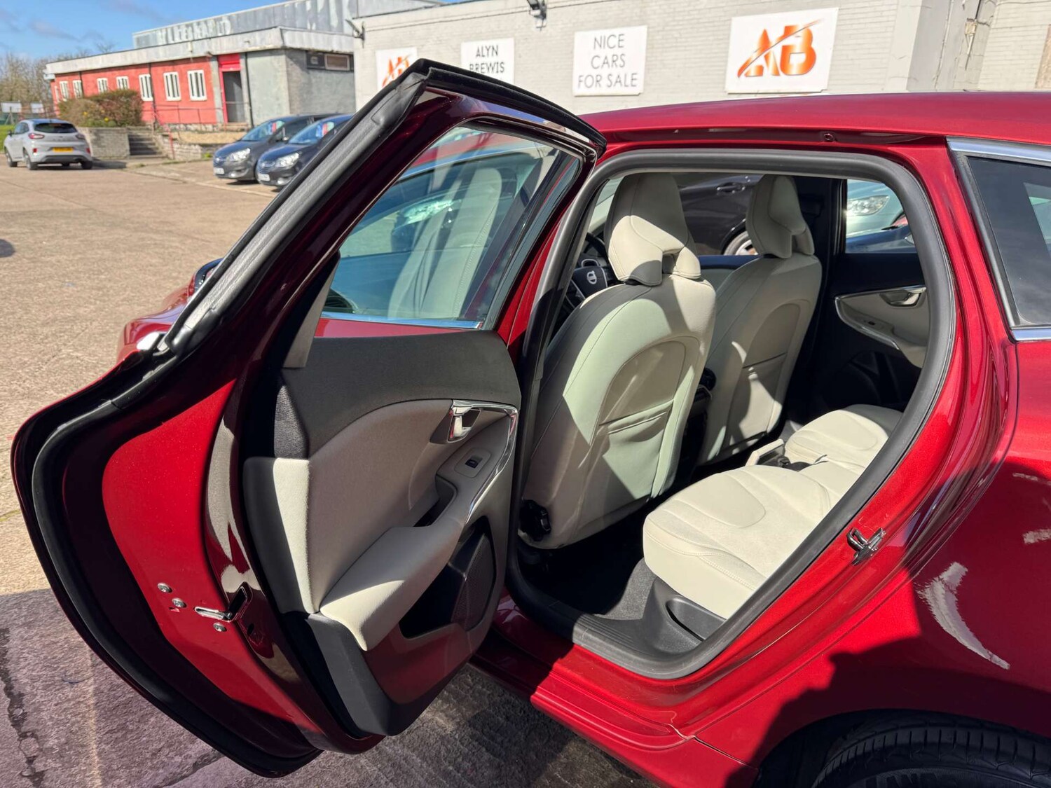 Used Volvo V40 2013 for sale - 78053753: Photo 56