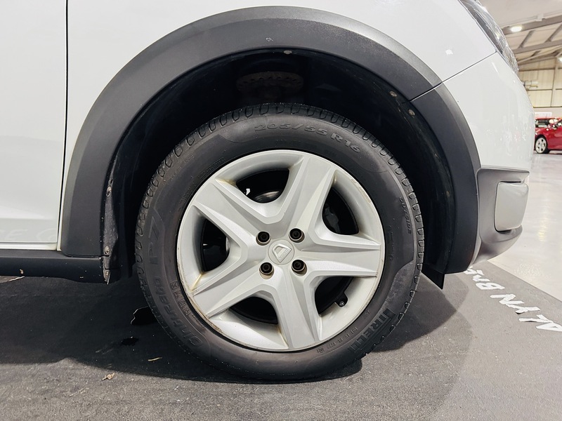 Used Dacia Sandero Stepway 2015 for sale - 76740811: Photo 17